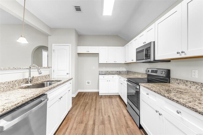 Building Photo - 1823 Landing Pl