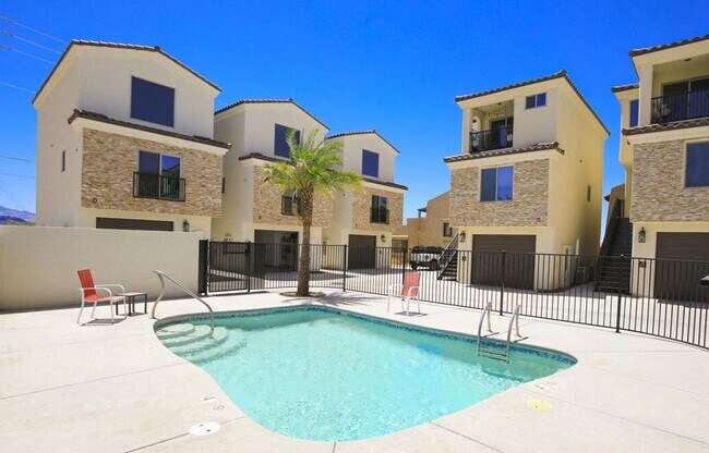 Building Photo - 1 Bedroom - 1.5 Bath Condo on the Riverwalk