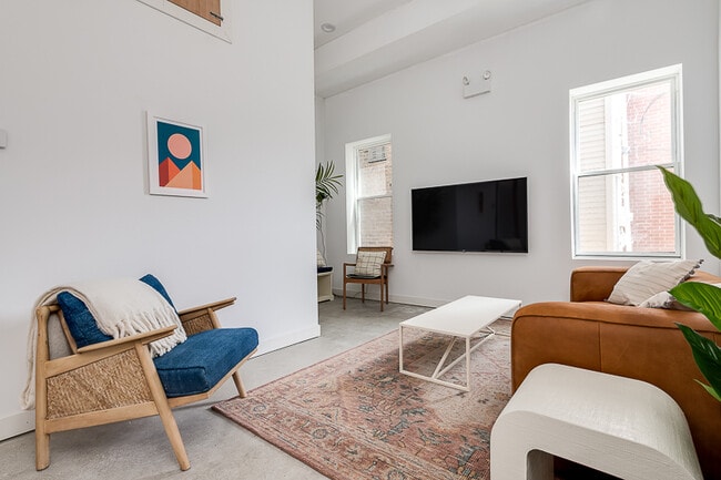 Building Photo - 1636 N Western Avenue