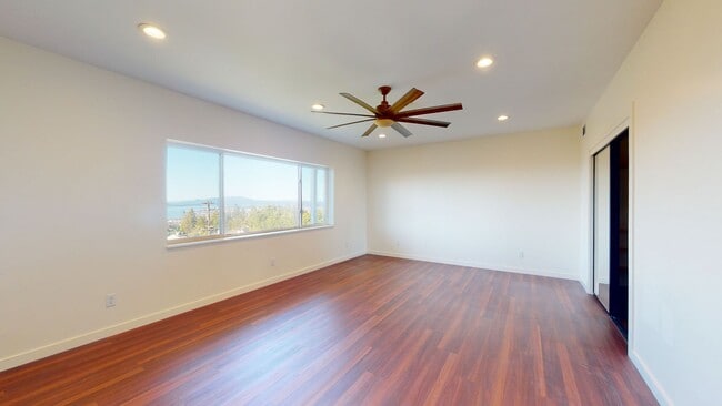 Building Photo - Kensington Beauty!