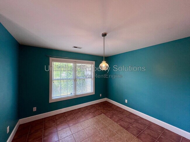 Building Photo - 23 Creekstone Ln