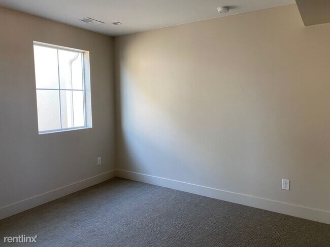 Building Photo - 2 br, 2.5 bath Townhome - 1348 Zenobia St