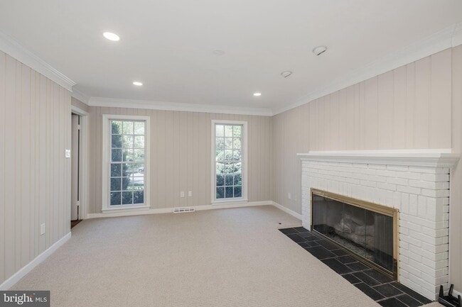 Building Photo - 4887 35th Rd N