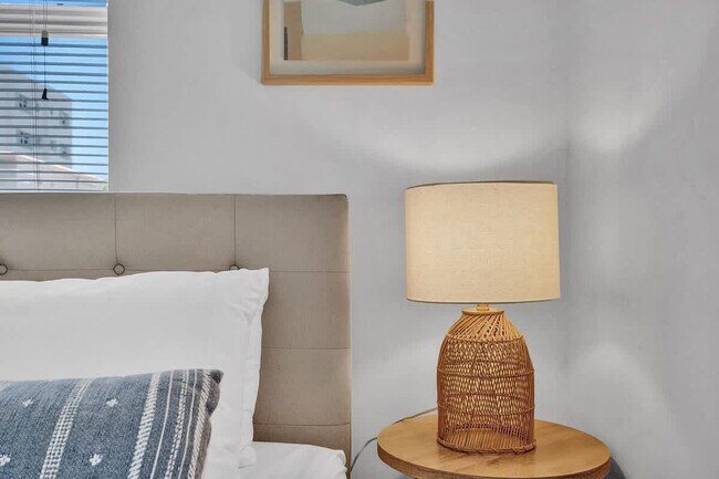 Building Photo - 851 N Surf Rd