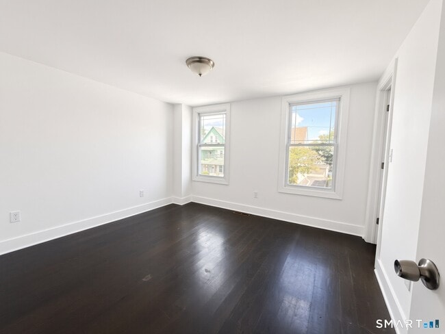 Building Photo - 451 Hollister Ave