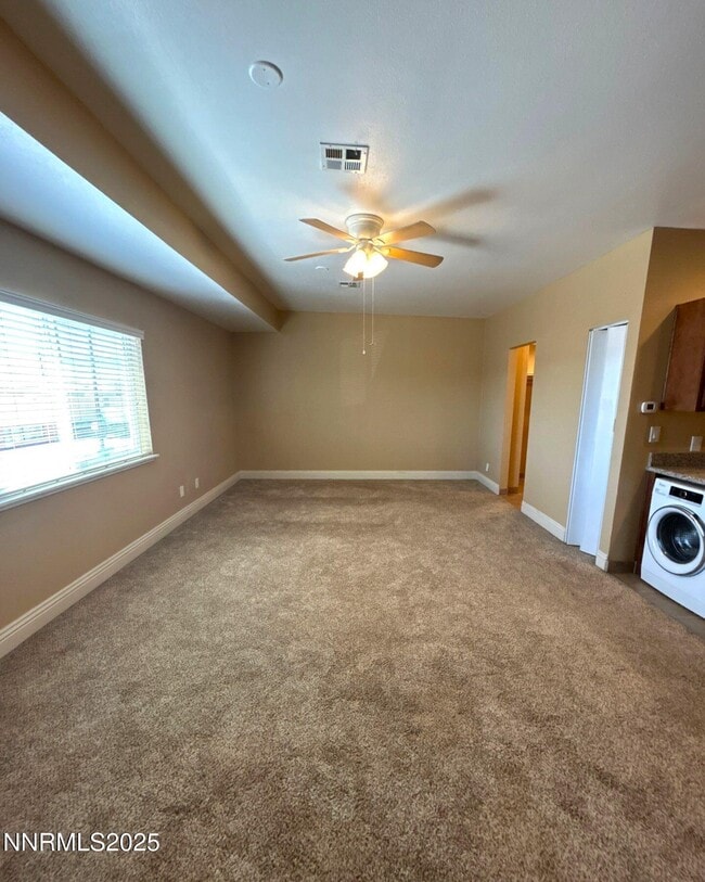 Building Photo - 474 Sunshine Ln