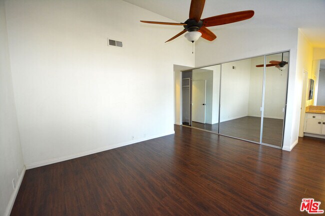 Building Photo - 3025 Morningside Dr