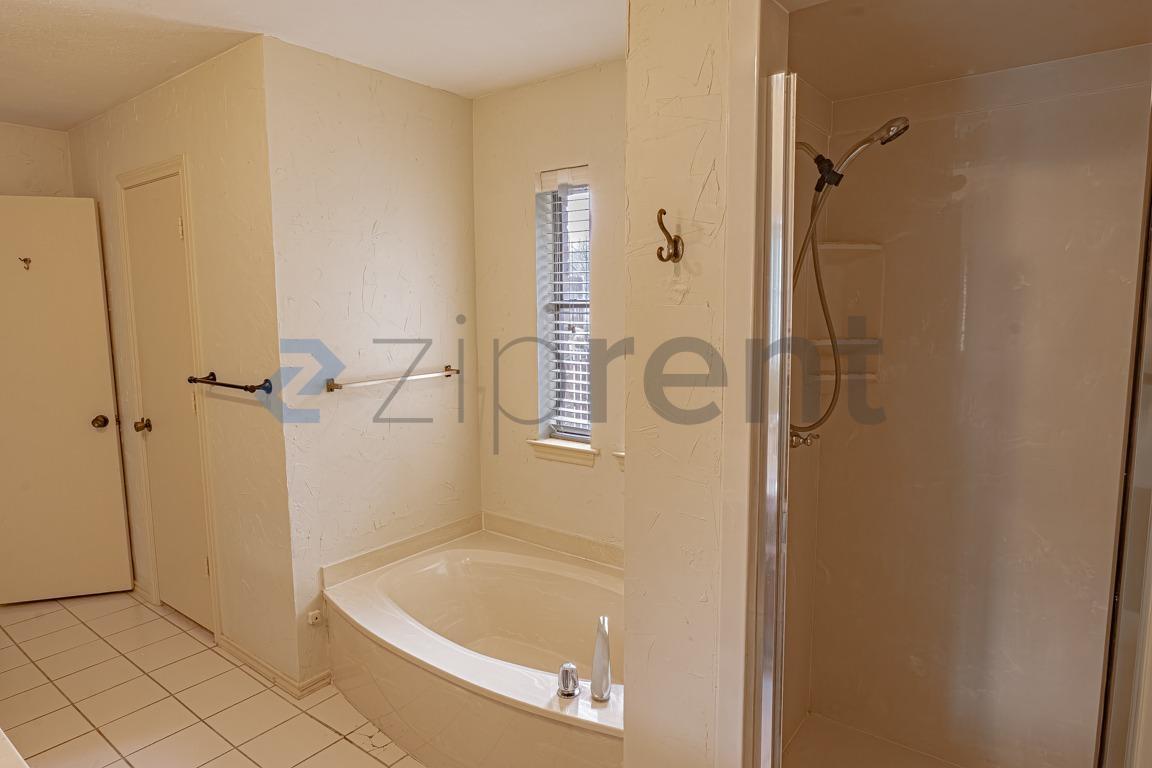 Building Photo - Unit