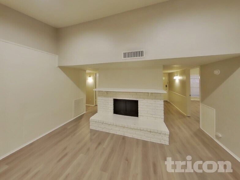 Building Photo - 5529 Kerry Ln