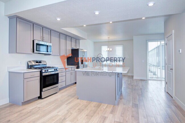Building Photo - 388 S 980 W