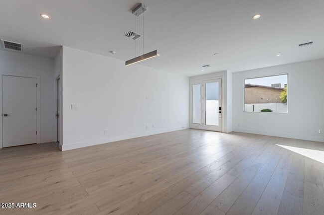 Building Photo - 2130 E Turney Ave