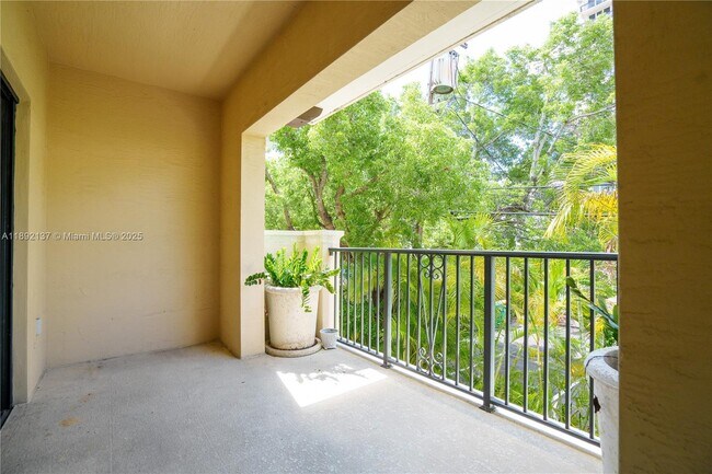 Building Photo - 300 Majorca Ave