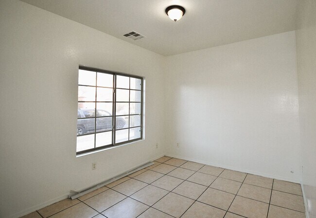 Building Photo - 9201 W Elwood St