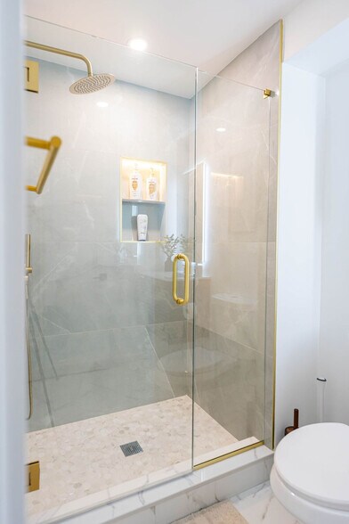 Building Photo - 42 White St Pl