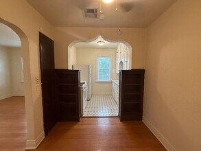 Building Photo - Charming Historic 1-Bedroom in Gatewood | Walk to the Plaza District