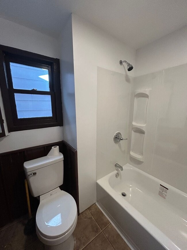 Building Photo - 818 Placer St