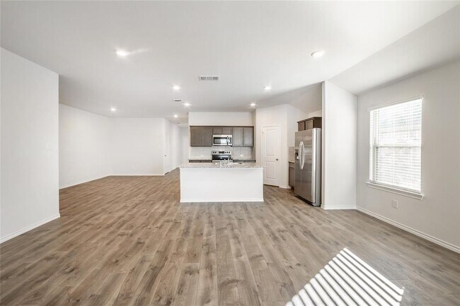 Building Photo - 913 Alton Dr