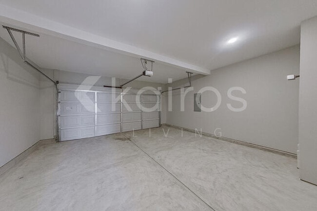 Building Photo - 5016 Cobalt Fls Bnd