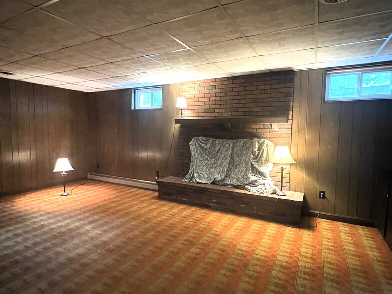 Building Photo - 1075 Woodland Ave