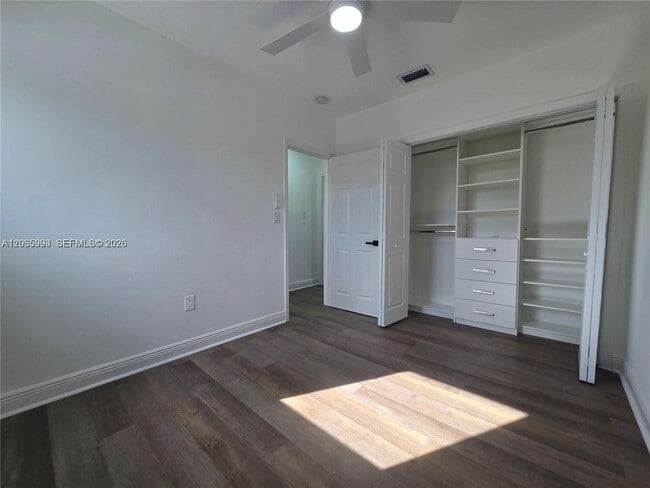 Building Photo - 6240 SW 21st St