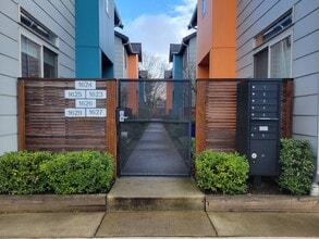 Building Photo - Stylish Detached Home in East Capitol Hill...