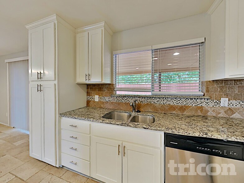 Building Photo - 4000 Sapphire Ln