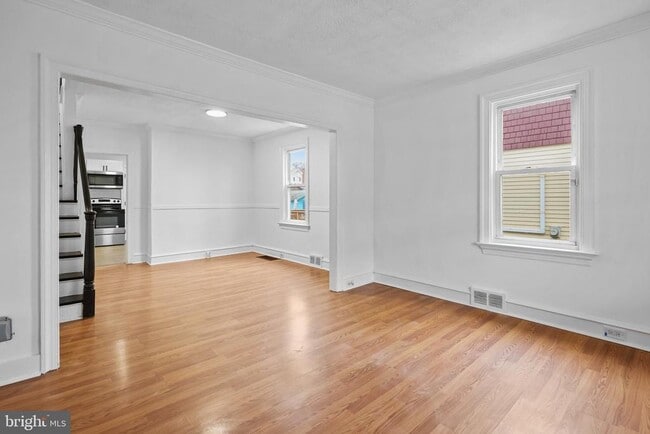 Building Photo - 34 E Hendrickson Ave