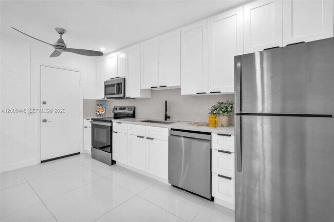 Building Photo - 770 SE 2nd Ave