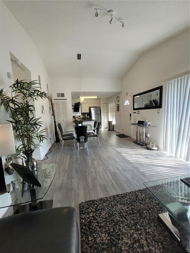 Building Photo - 4375 White Pine Ave