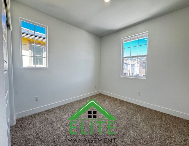 Building Photo - Spacious 4-Bedroom Home in Prime Folsom Lo...