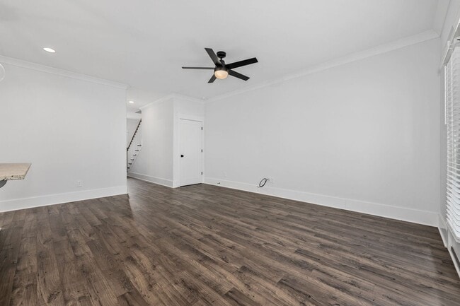 Building Photo - Lee Street B3