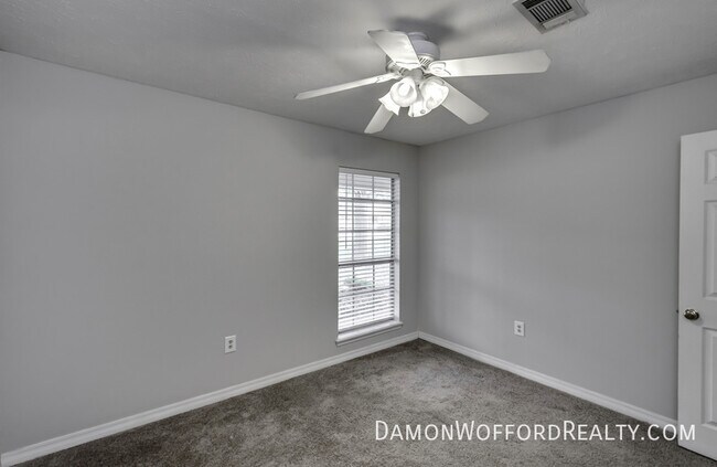 Building Photo - 502 Pelahatchie Shore Dr
