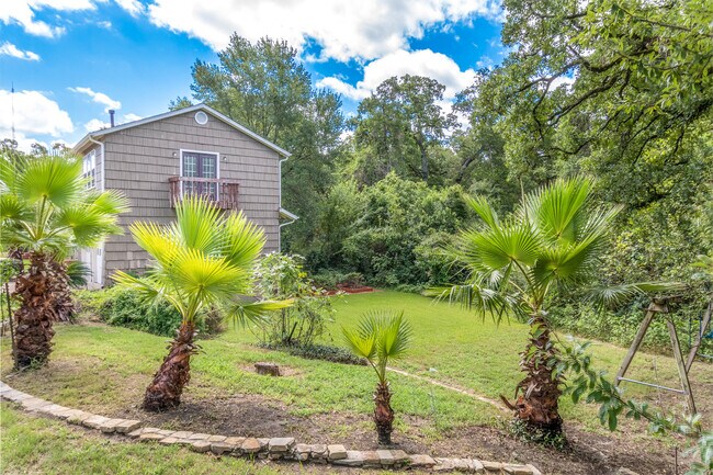 Building Photo - 309 Brookside Dr E