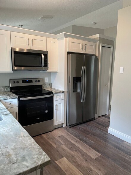 Building Photo - 3Bdrm 2Bath Villa -- Gated Community of Harbor Town