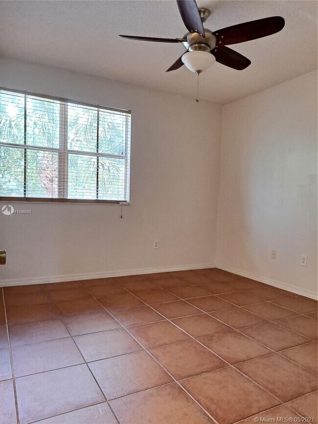 Building Photo - 632 SW 107th Ave