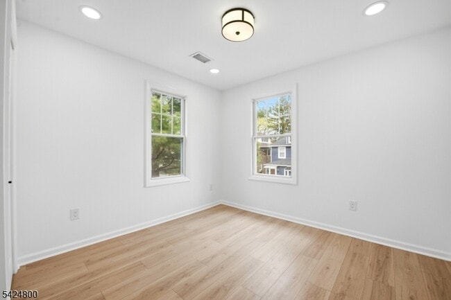 Building Photo - 40 Edgewood Rd