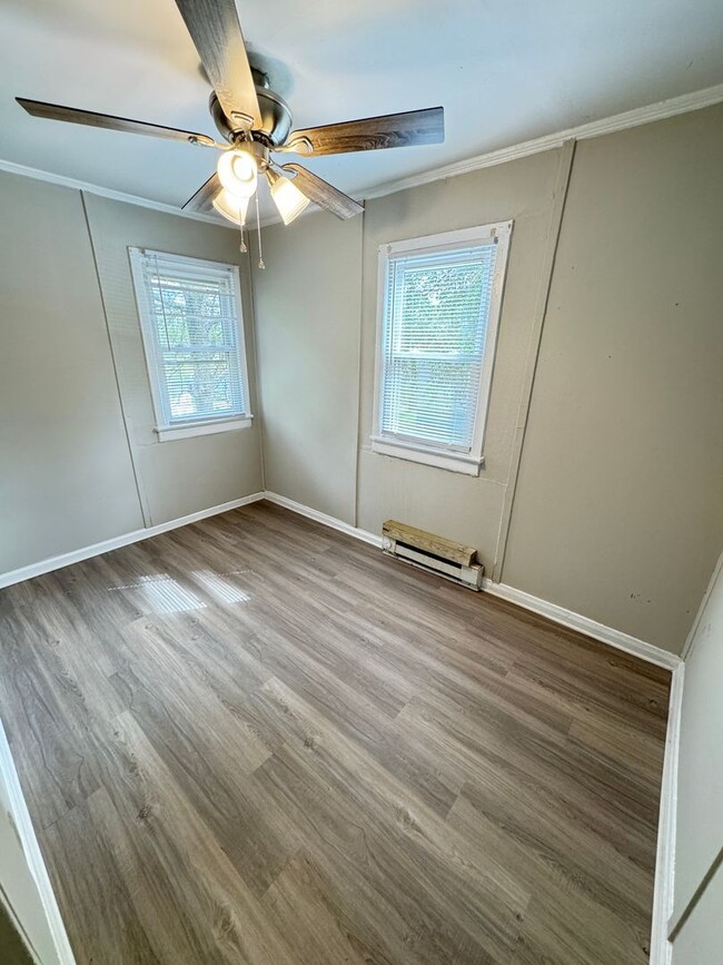 Building Photo - 2 bed 1 bath house close to downtown Kanna...
