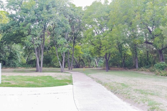 Building Photo - 1823 Cordova Dr