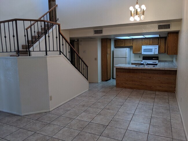 Building Photo - 3 Bedroom Home in Papago! Close to Tempe a...