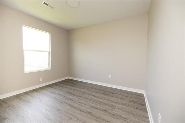 Building Photo - 542-544 W 50th Ct S