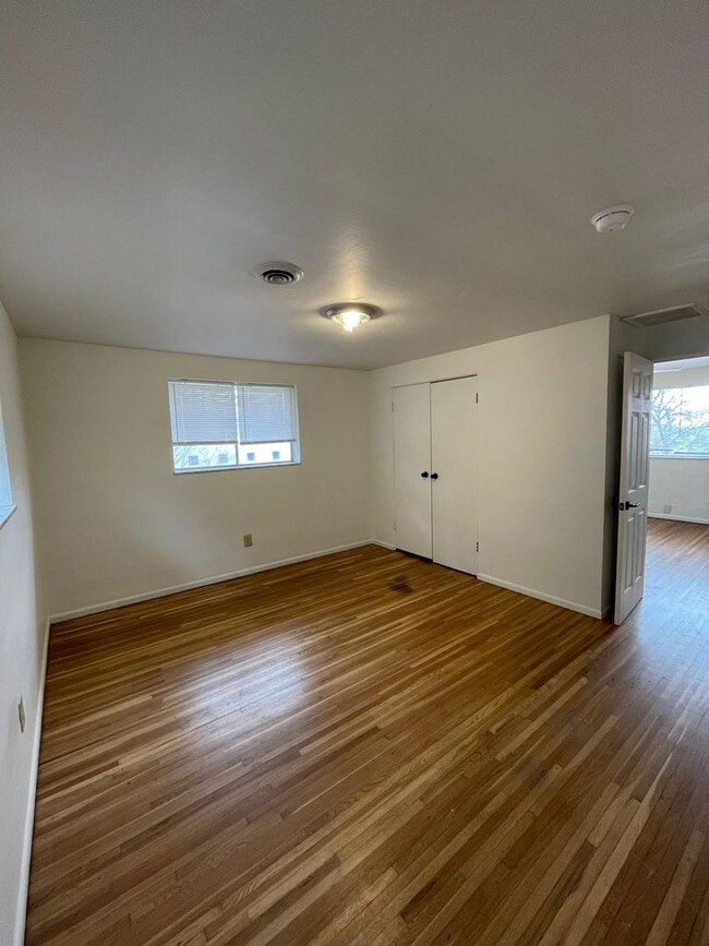 Building Photo - N Ellis