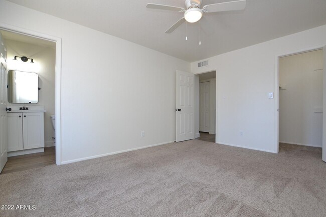 Building Photo - 2206 W Silvergate Dr