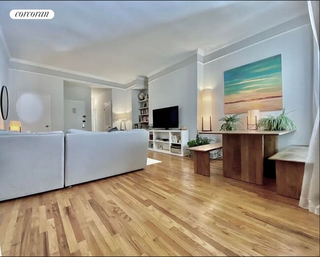 Building Photo - 349 W 84th St