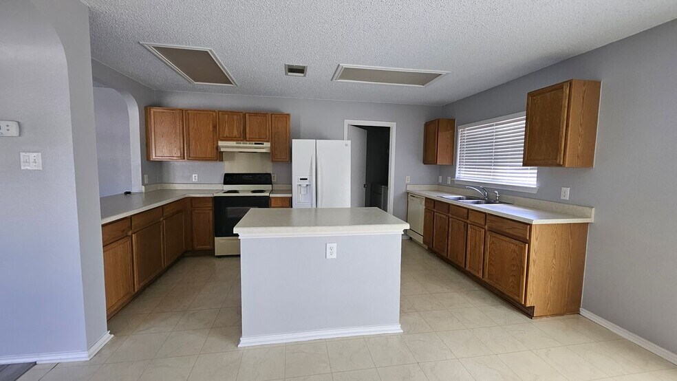 Building Photo - 3210 Settlement Dr