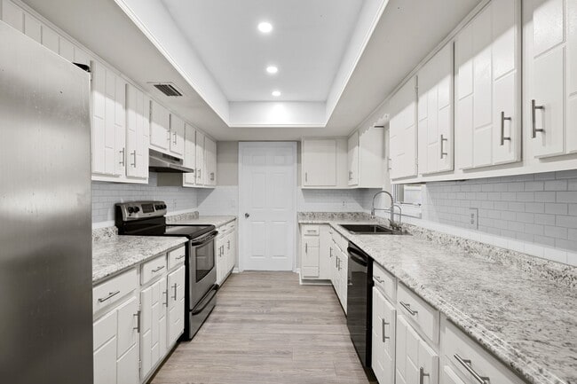 Building Photo - 7907 Sebastian Rd