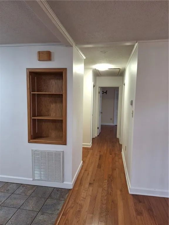 Building Photo - 3 Bedroom Home w/ Workshop and Fenced Yard