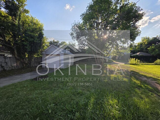 Building Photo - 1815 Catalpa Dr.