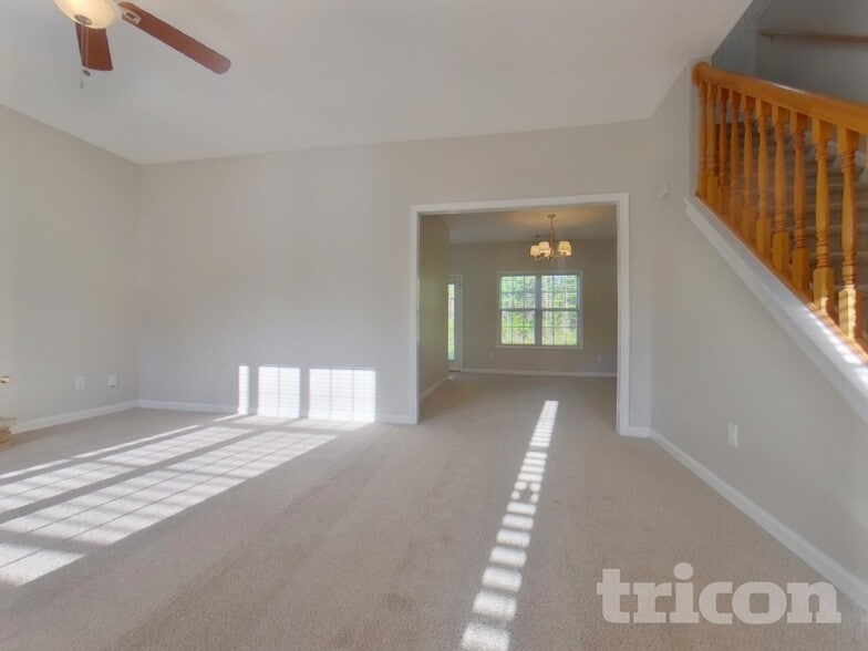 Building Photo - 2054 Laird Rd