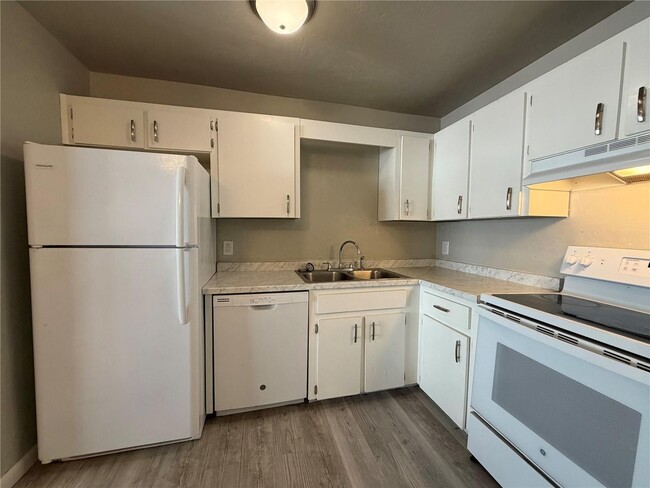 Building Photo - 4330 SW 74th Terrace