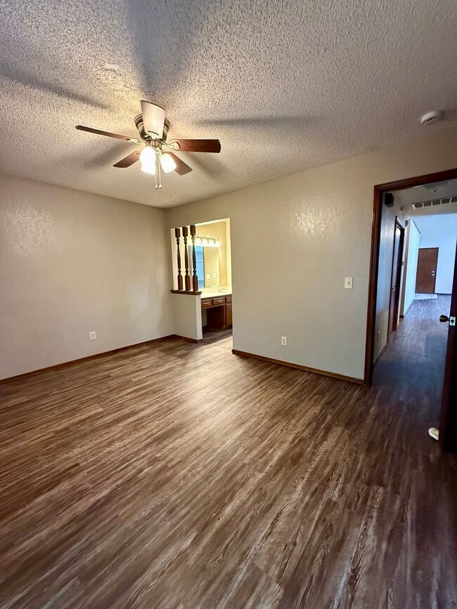 Building Photo - Updated home located in NW OKC